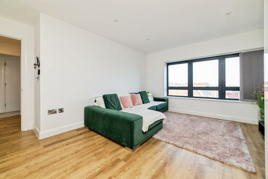 Additional image 5 of 2 bed flat for saleLeys Avenue, Letchworth Garden City SG6