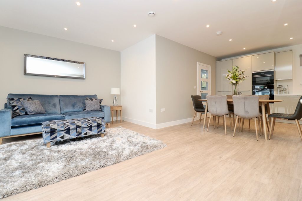 Property photo 3 of 17 Img_5008