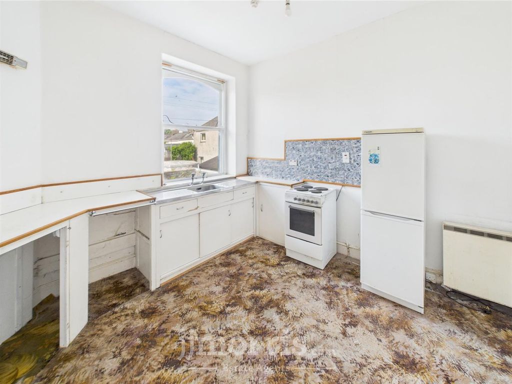 Property photo 3 of 27 Kitchen/Dining Room