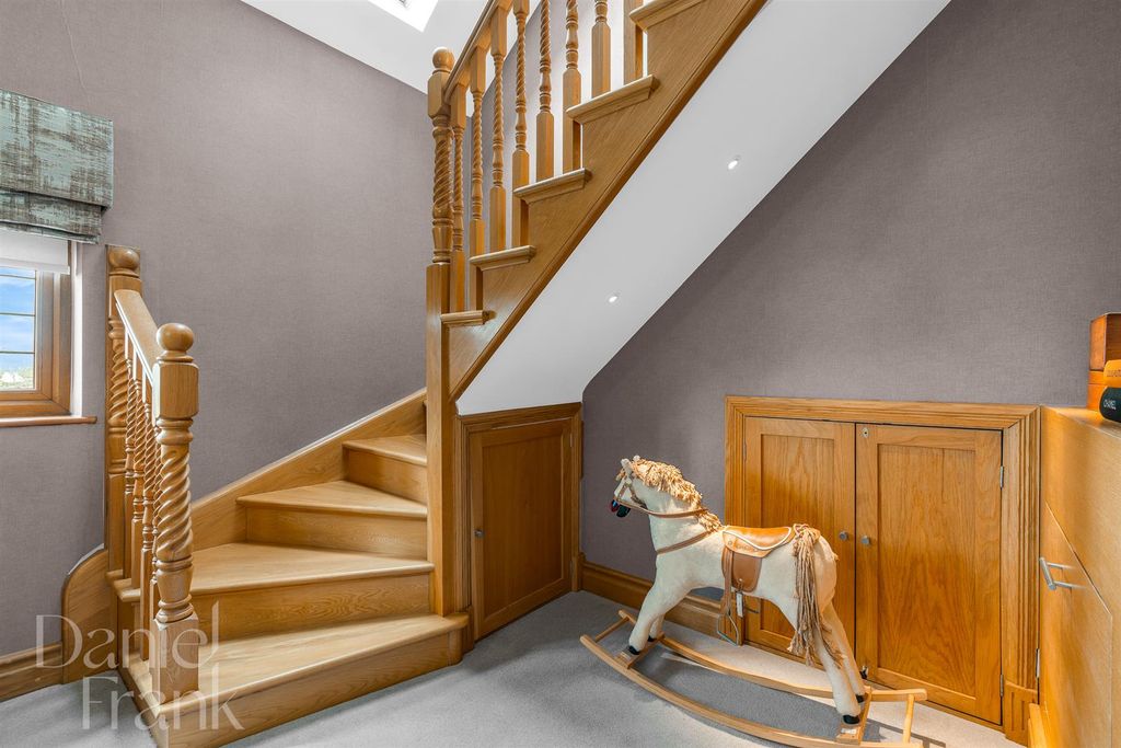 Additional image 35 of 5 bed detached house for saleWest View, Loughton IG10