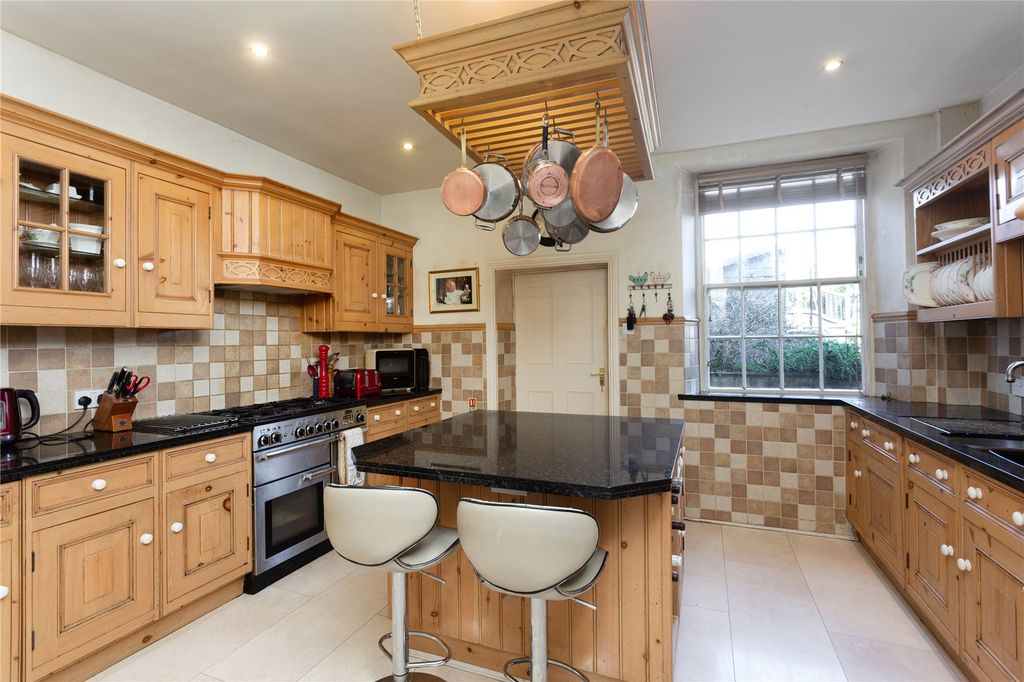 Property photo 3 of 19 Kitchen