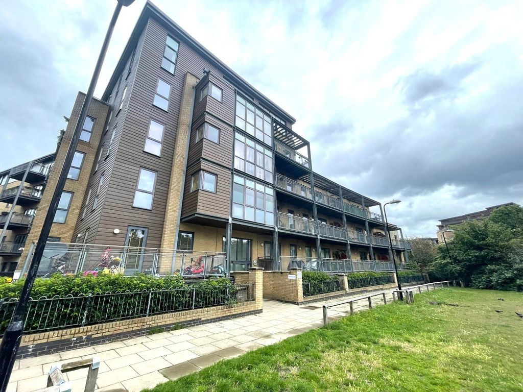 Property photo 1 of 8 2600771
