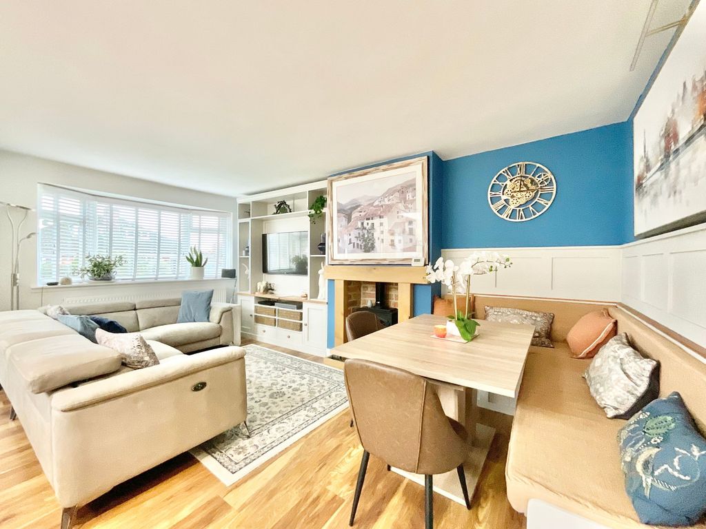 Property photo 3 of 27