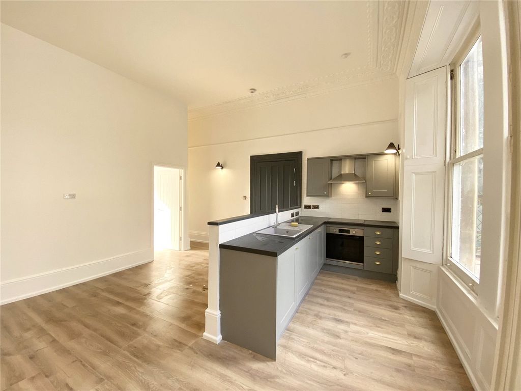 Property photo 2 of 11 Picture No. 14