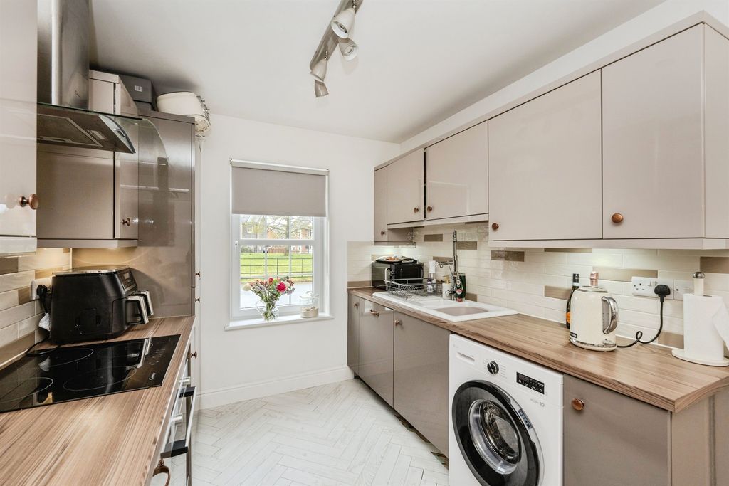 Property photo 3 of 26