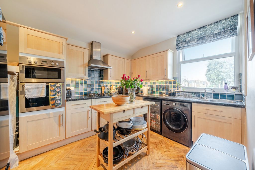 Property photo 2 of 17 1510698-5-6A86d5B...