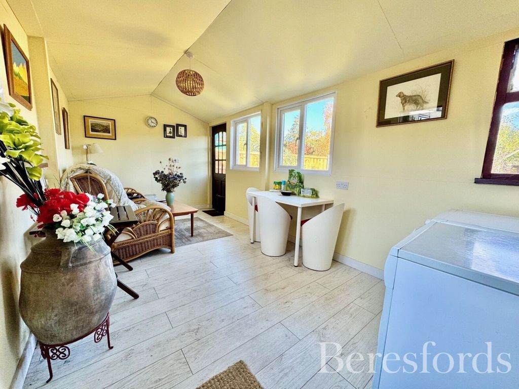 Property photo 2 of 20 Picture No. 43