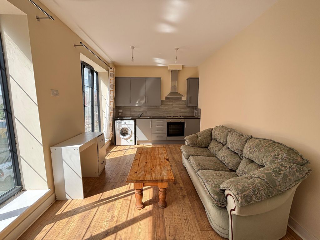Property photo 3 of 7