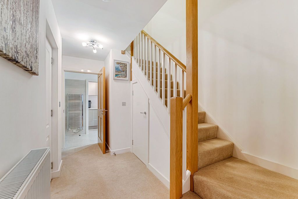 Property photo 2 of 36 Photograph 4