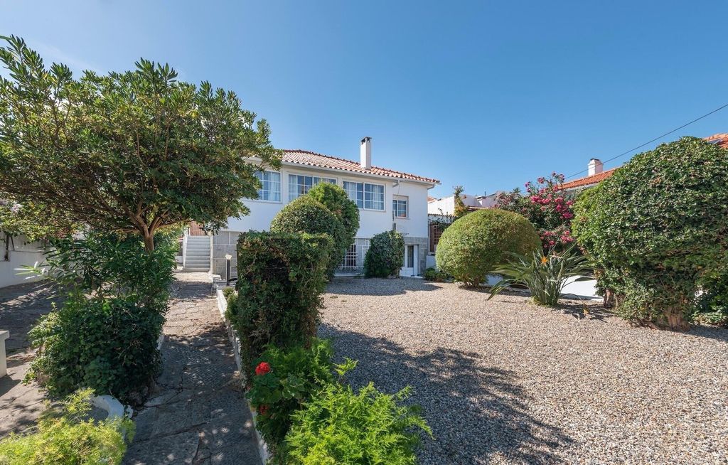 Property photo 1 of 39 T4 Villa In Livramento | São João Do Estoril | 603 m² Lot | Abc 230 m²