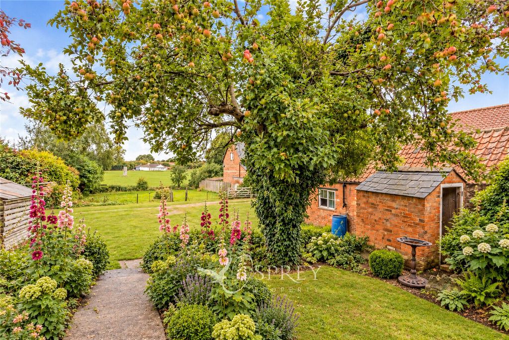 Property photo 3 of 23 Garden