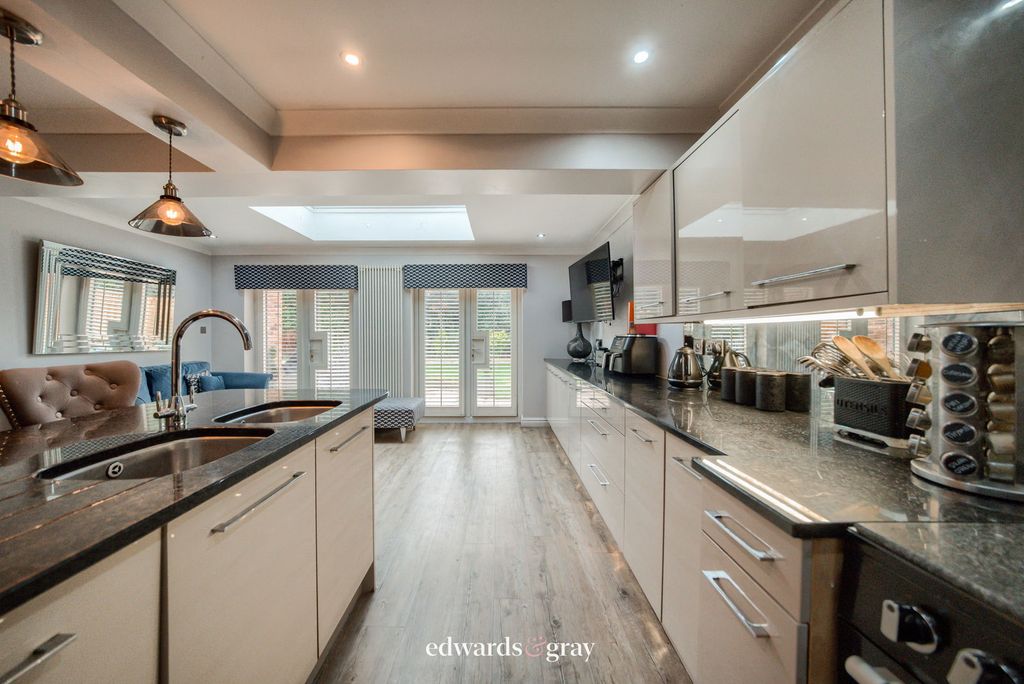 Property photo 2 of 26