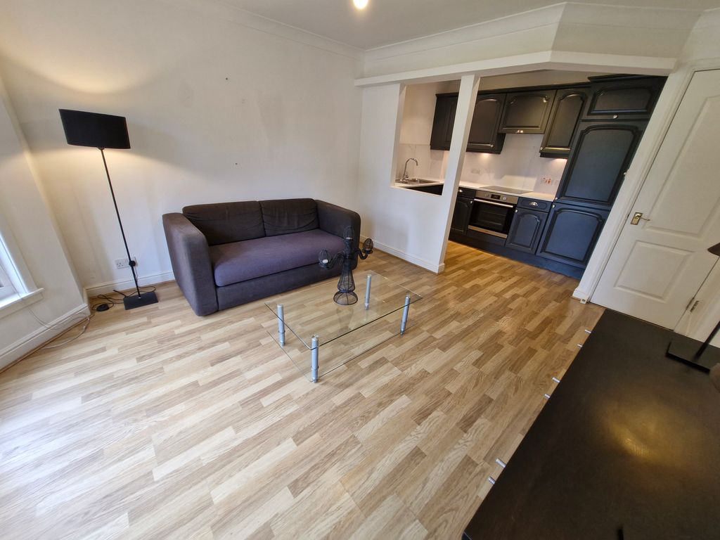 Property photo 2 of 6 Lounge