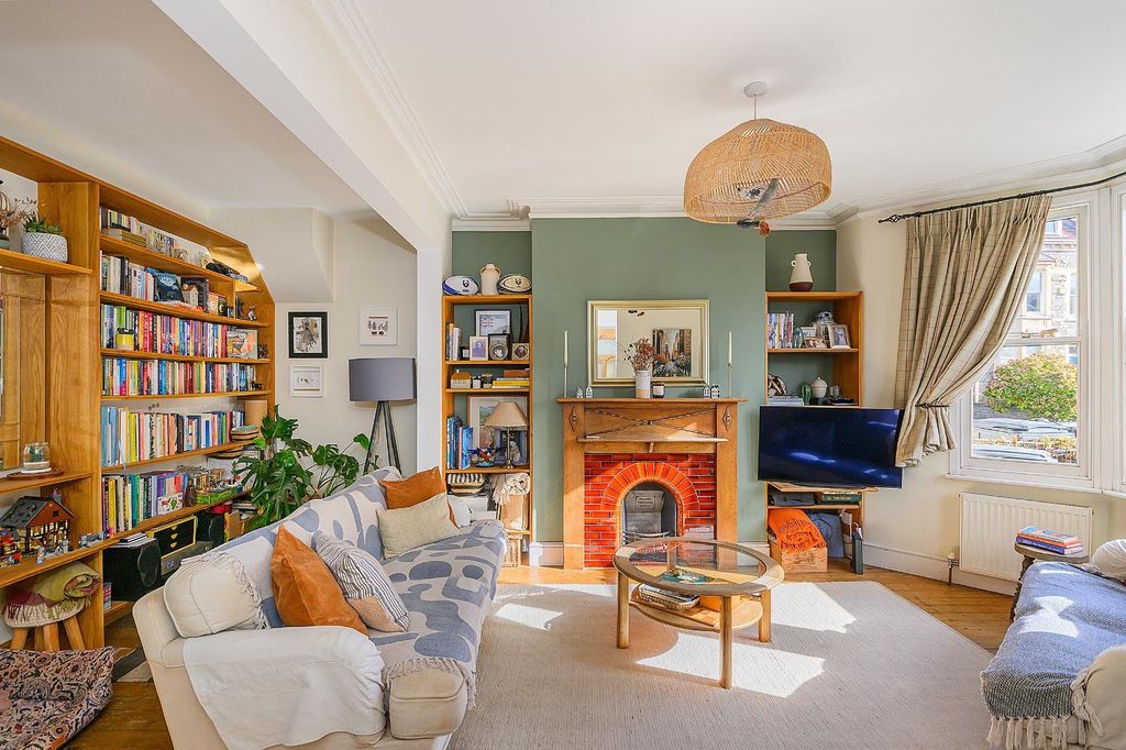 Property photo 3 of 24 2O7Rhs - Living Room G.Jpg