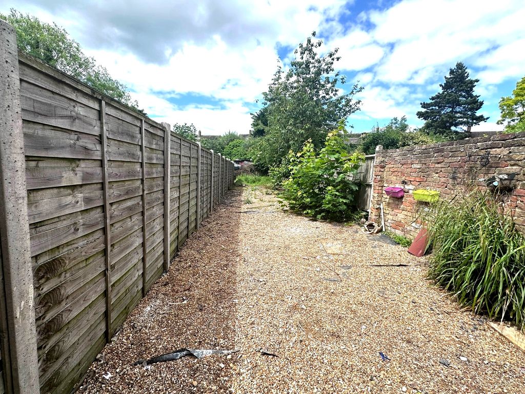 Property photo 2 of 6