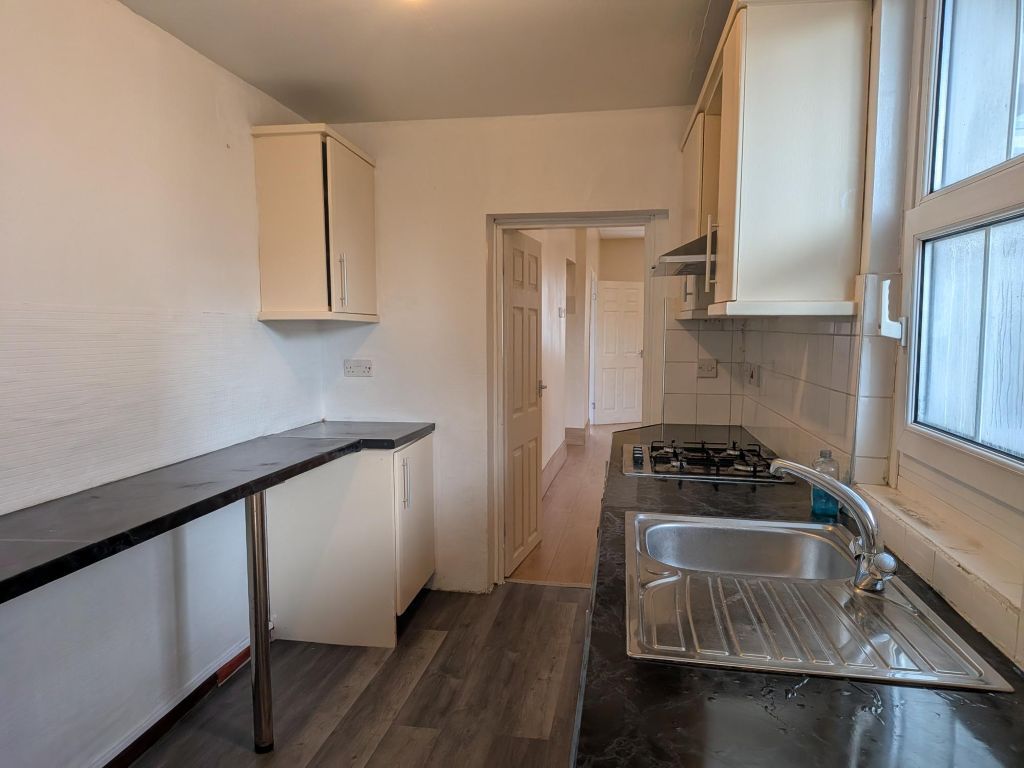 Property photo 3 of 8 Kitchen