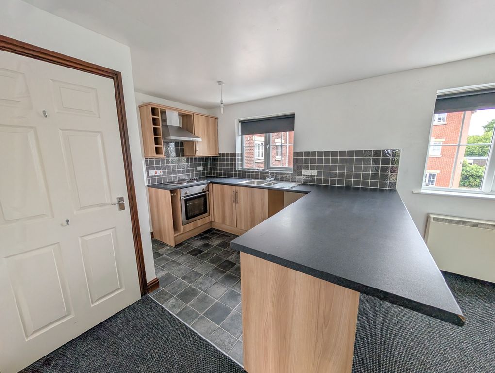 Property photo 3 of 16 Kitchen