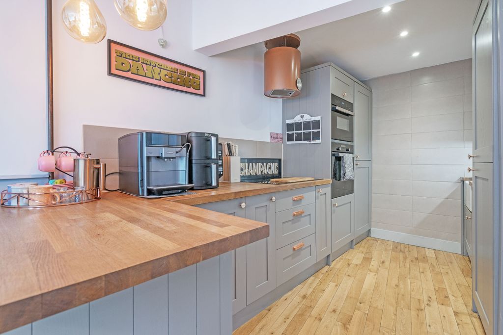 Property photo 3 of 15 Kitchen
