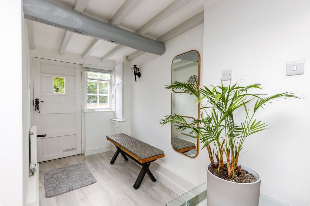 Property photo 3 of 17 Entrance Hall