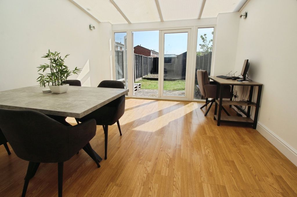 Property photo 2 of 10 Dining Room