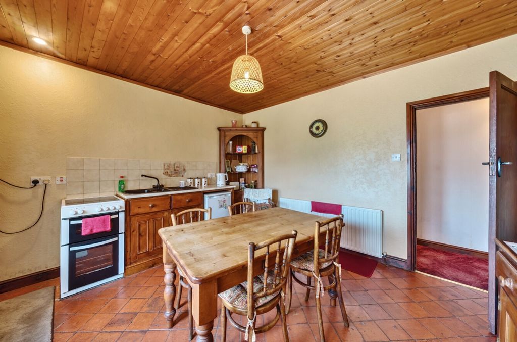 Property photo 3 of 20 7-681B72128Bdb2-1288418-Arw-7-1
