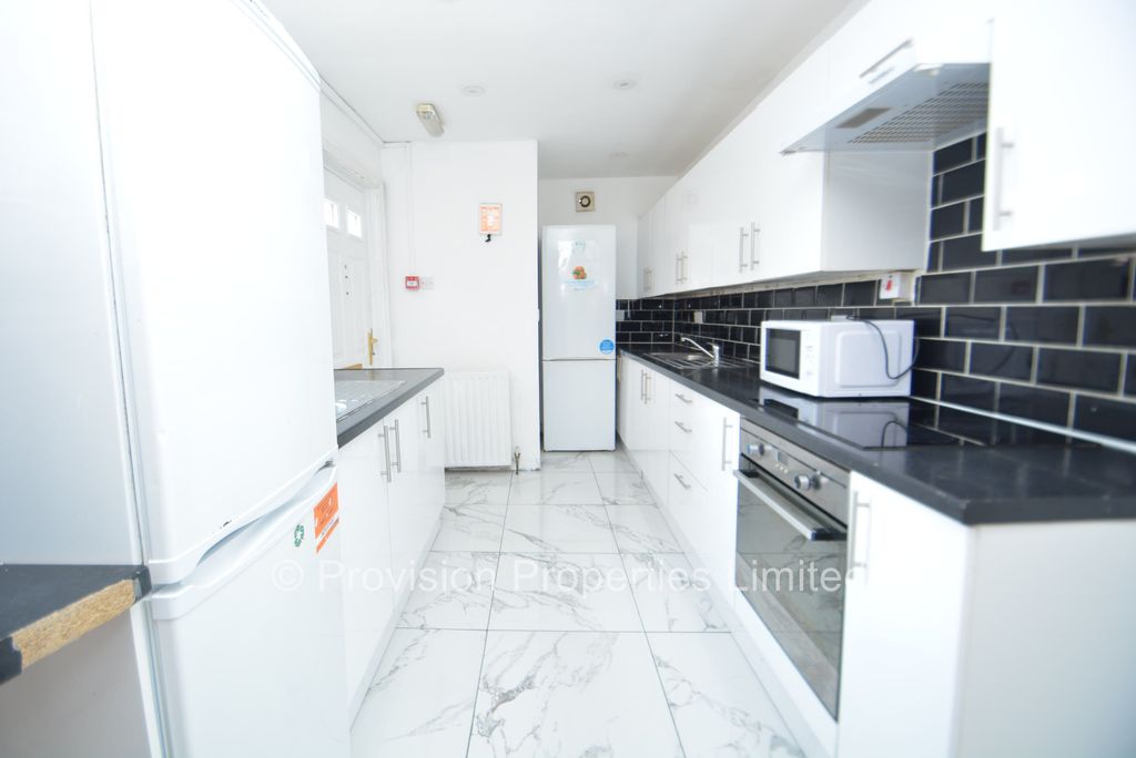 Property photo 3 of 11 Photo