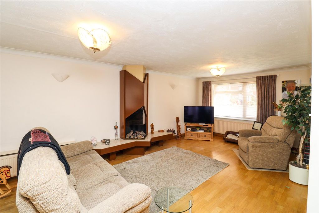 Property photo 3 of 20 Living Room