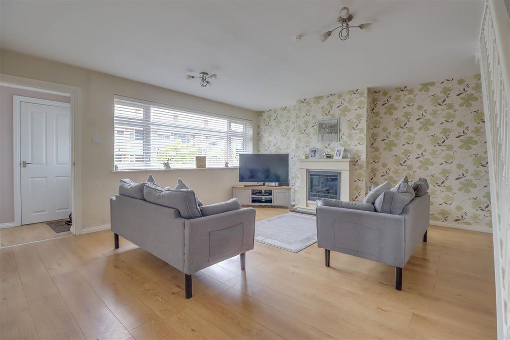 Property photo 3 of 22 11 Sudbrook Close New Inside Shots-2.Jpg