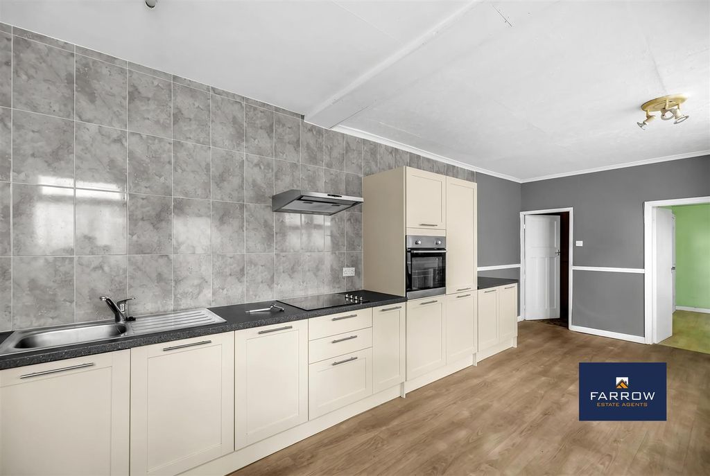 Property photo 3 of 23 Kitchen / Diner