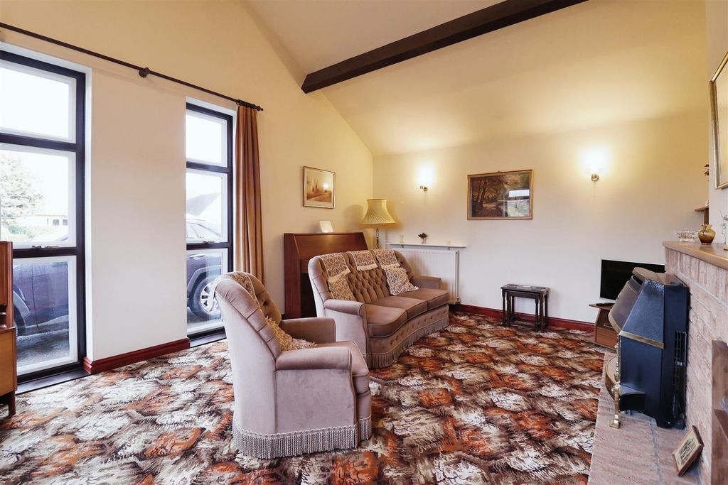 Property photo 2 of 32 Lounge 1 (New).Jpg