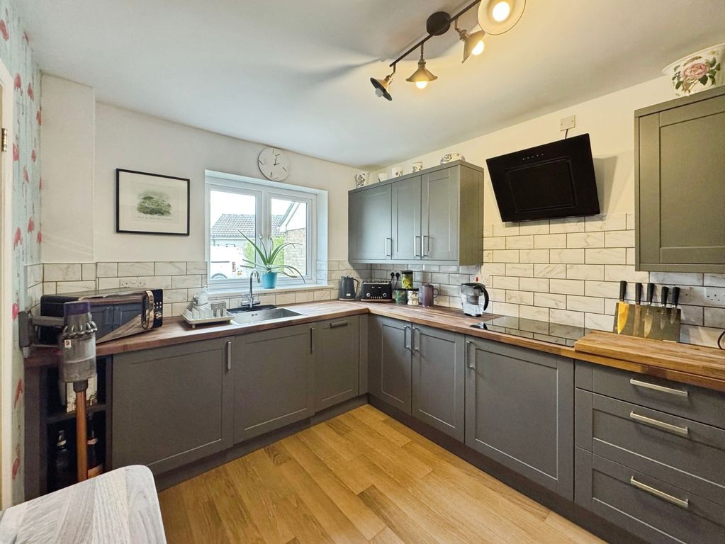 Property photo 2 of 17 Kitchen