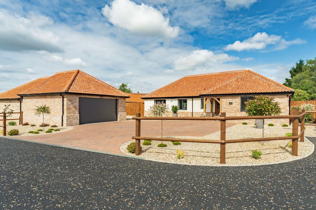 Property photo 1 of 32