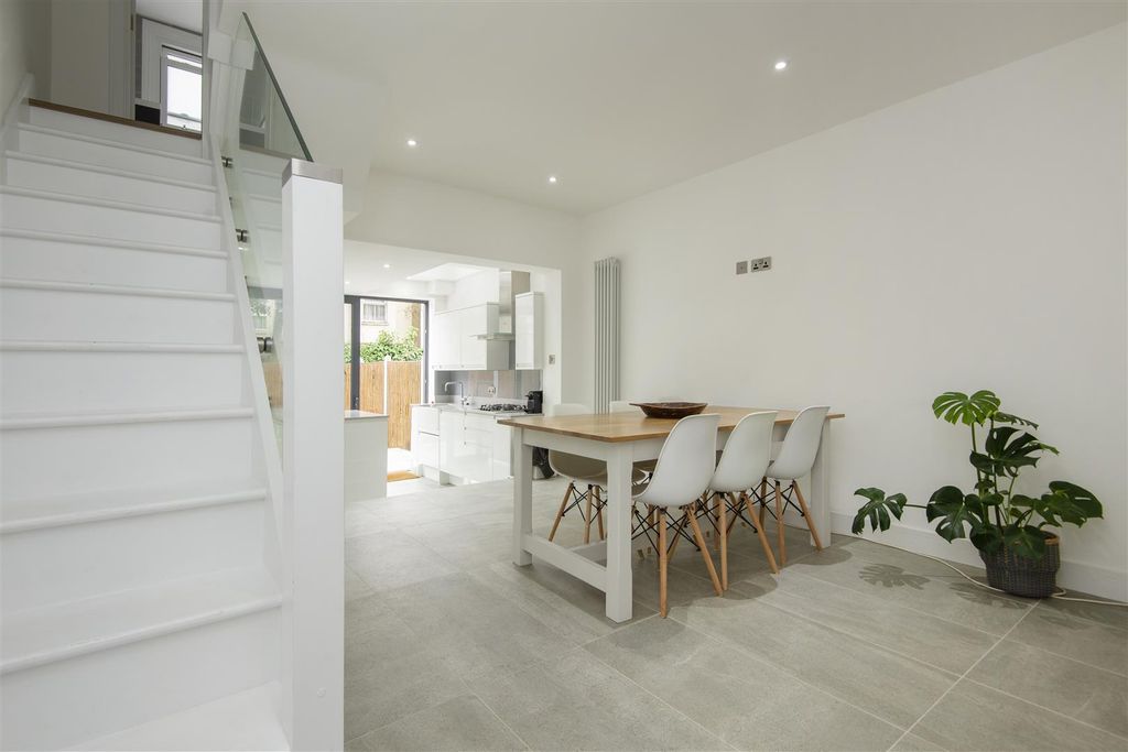 Property photo 3 of 26
