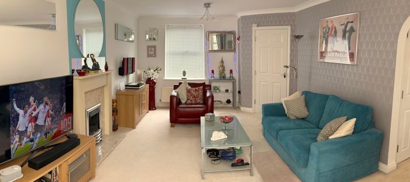 Property photo 3 of 28 Lounge