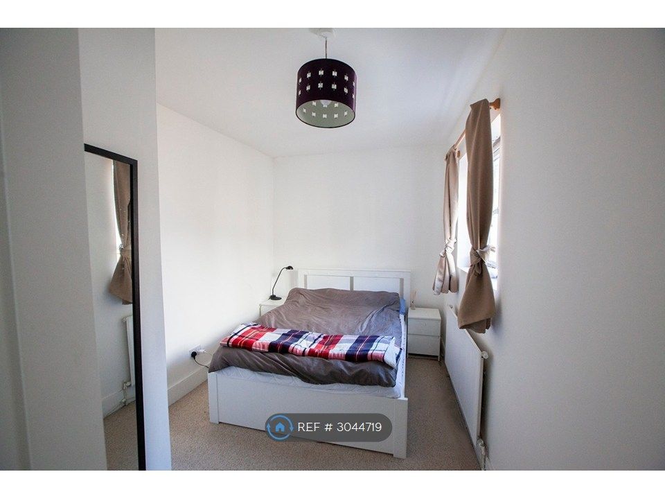 Property photo 3 of 9 Bedroom