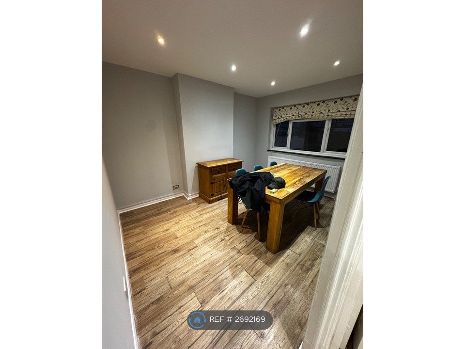 Property photo 3 of 14 Dining