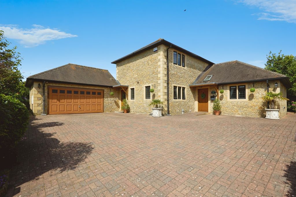 Property photo 1 of 19