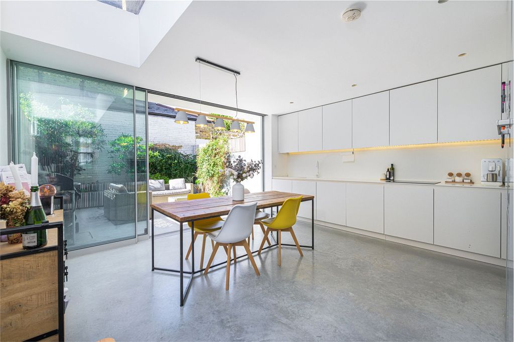 Property photo 2 of 16 Kitchen