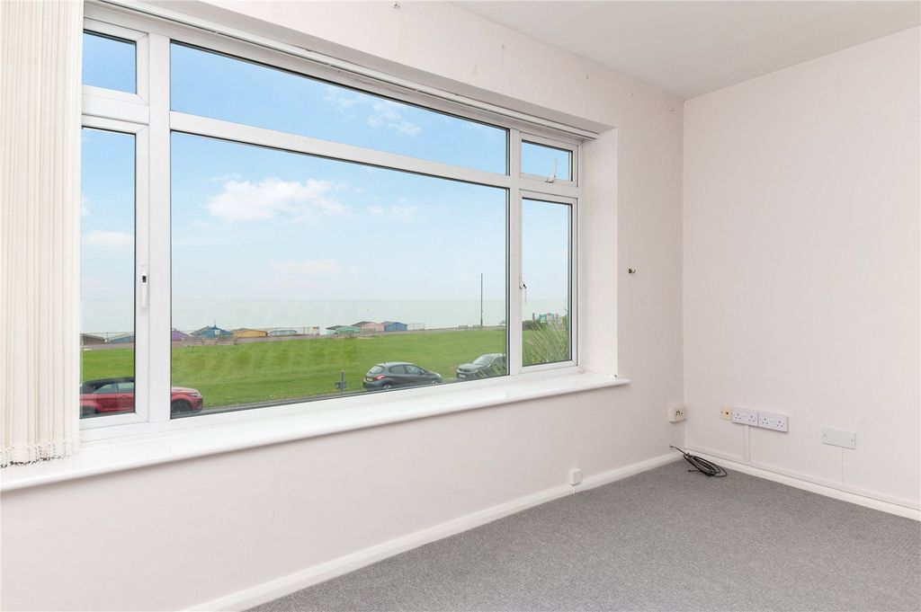 Property photo 3 of 15 Sea View