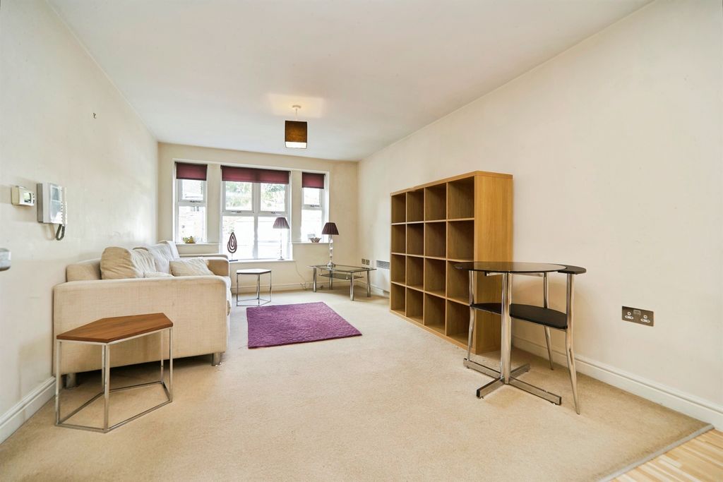 Property photo 3 of 9
