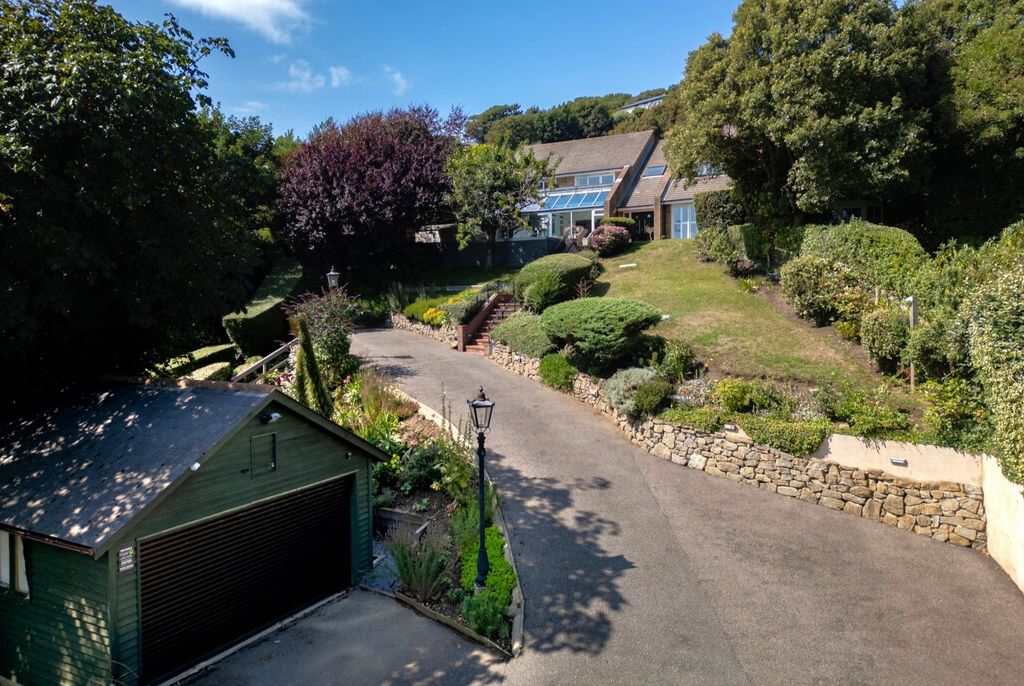 Property photo 3 of 39 The Approach