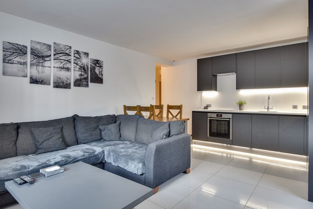 Property photo 2 of 13 Dsc_0049-Dsc_0051