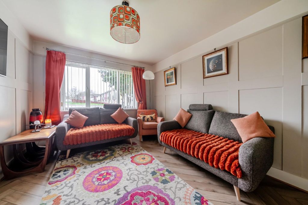 Property photo 3 of 18 1405276-19-698Cbb3334E15.Jpg