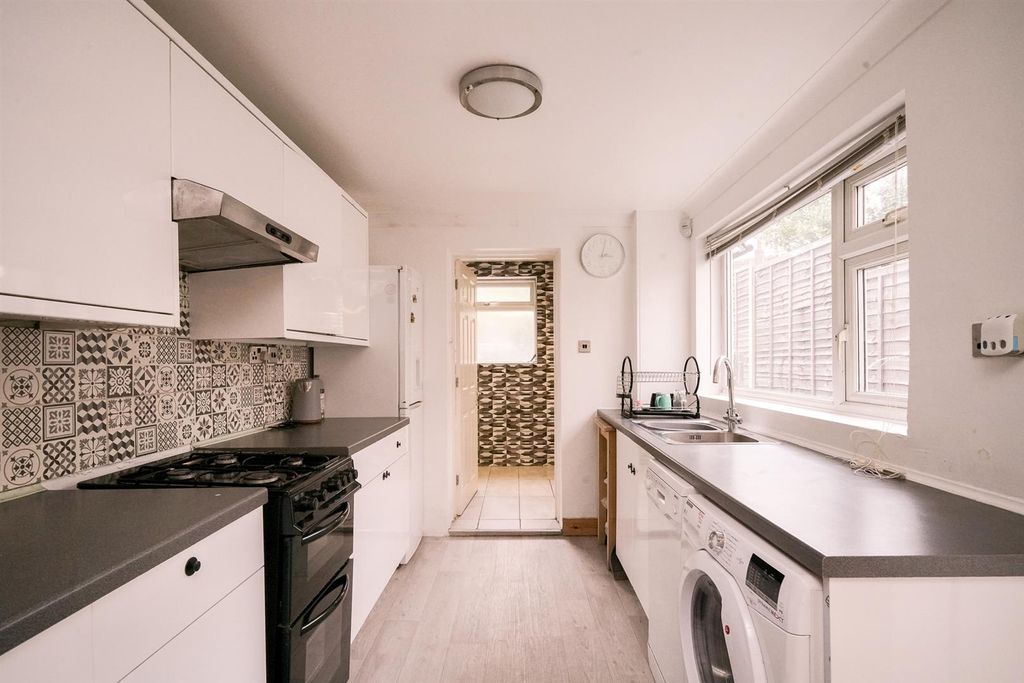 Property photo 3 of 15 Kitchen