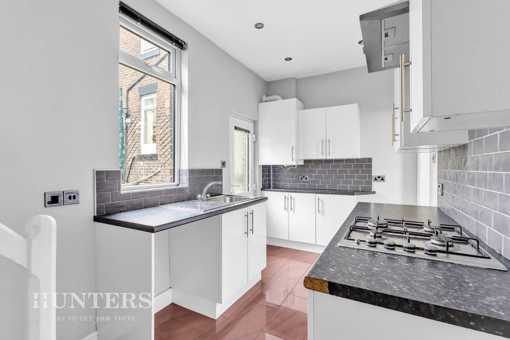 Property photo 3 of 19 Kitchen