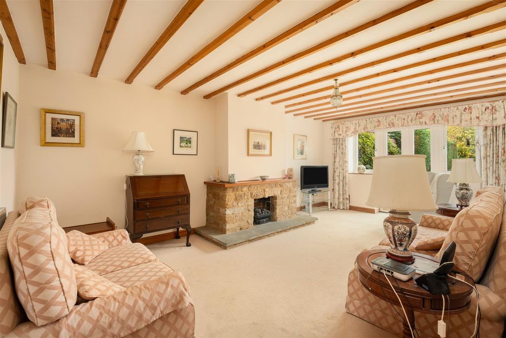 Property photo 2 of 23 2 Hanwell Court, Hanwell-4.Jpg