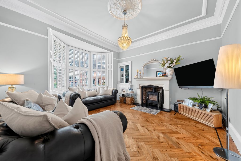 Property photo 3 of 31 Pbox-Img.Jpg