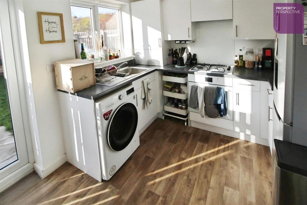 Property photo 3 of 10 Dining Kitchen