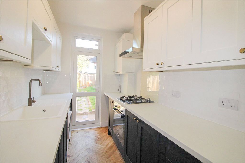 Property photo 1 of 7 Picture No. 17