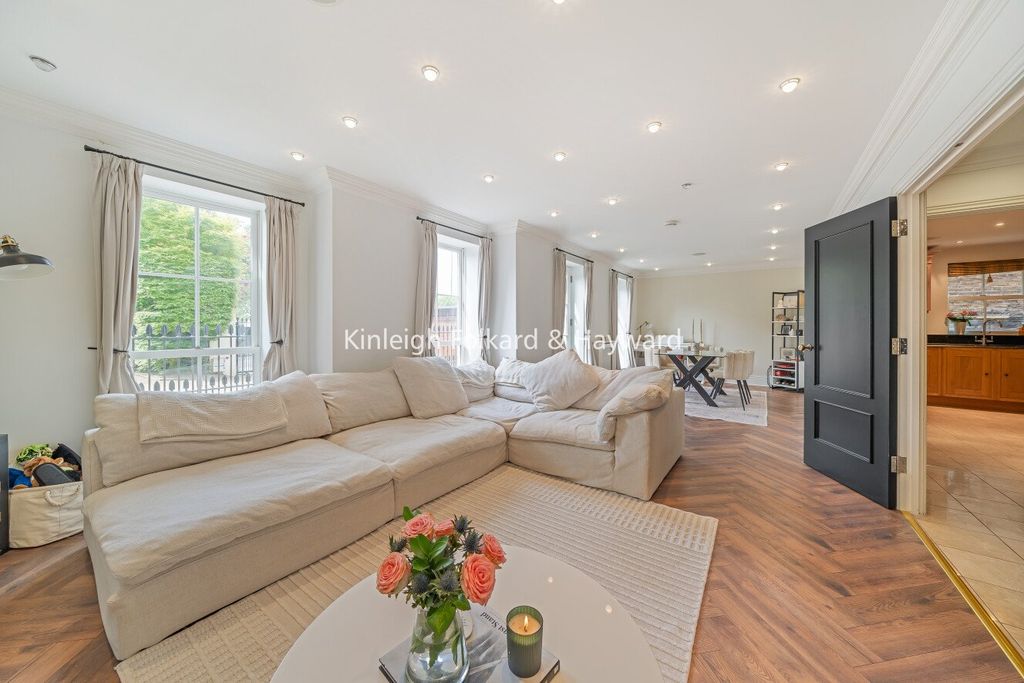 Property photo 1 of 21 Picture No. 08